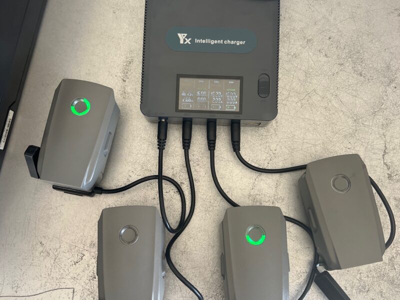 Intelligent charger（ Mavic2用純正バッテリー4個付）