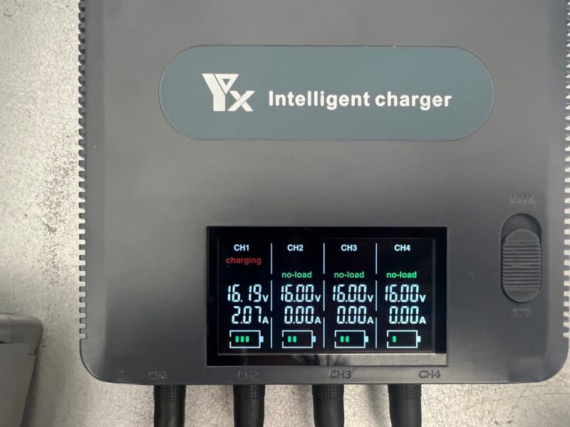 Intelligent charger（ Mavic2用純正バッテリー4個付）